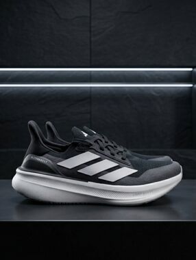 WOMENS 8 ADIDAS ULTRABOOST 5X – CORE BLACK/CLOUD WHITE/CARBON – NEW IN Box